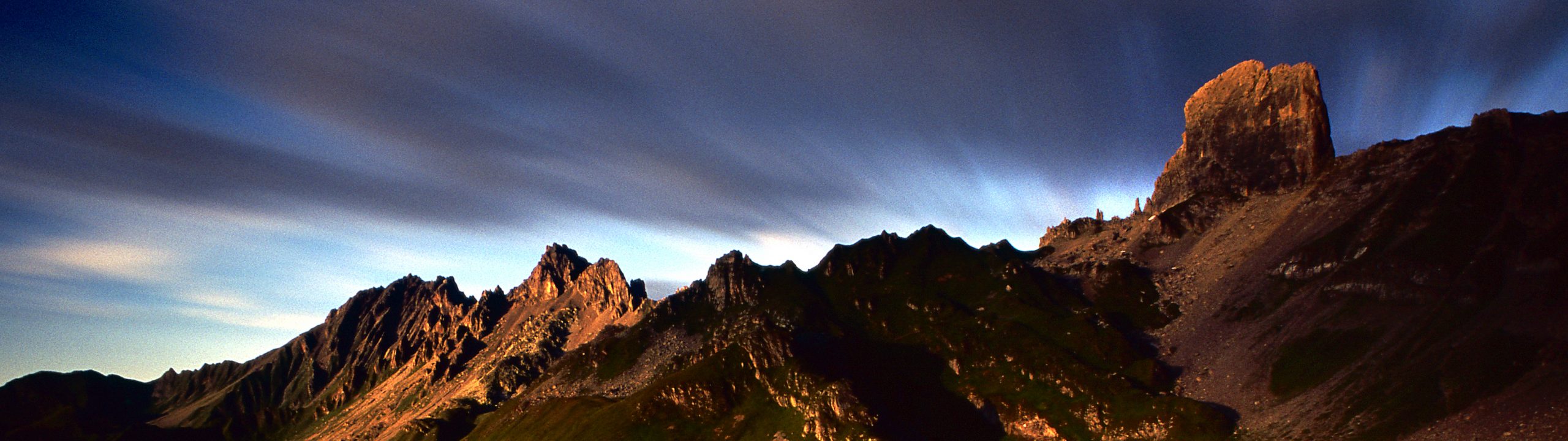 La Pierra Menta vue depuis le Col des Aravis, symbole des origines et du professionnalisme du cabinet de gestion de patrimoine.